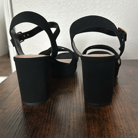 Delicious 2 1/2 inch Platform Sandal Heel - Picture 4 of 6